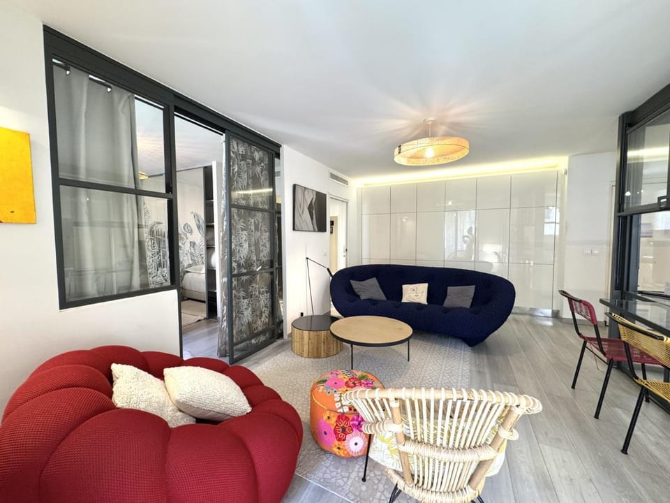 Communal lounge/ TV room, Living room