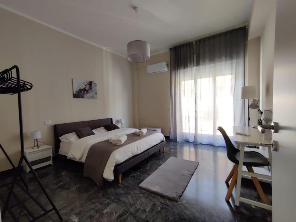 Bed, Photo of the whole room, Seating area, Bedroom, air conditioner