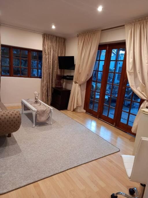 TV and multimedia, Photo of the whole room