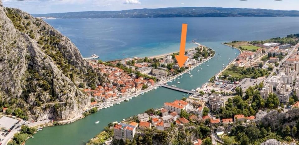 Charming studio with river view Apartment in Split-Dalmatia County