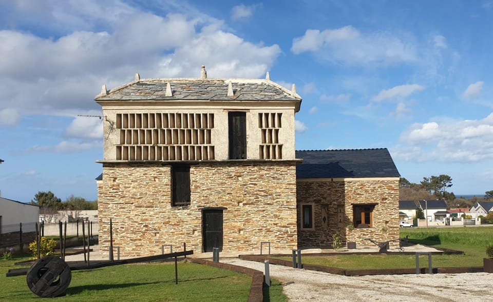 "O Cabazo de Reinante" House in Asturias