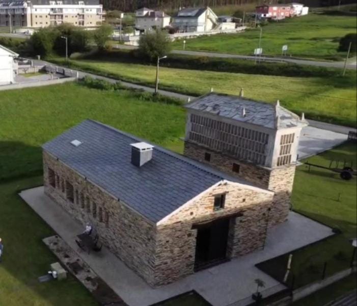 "O Cabazo de Reinante" House in Asturias