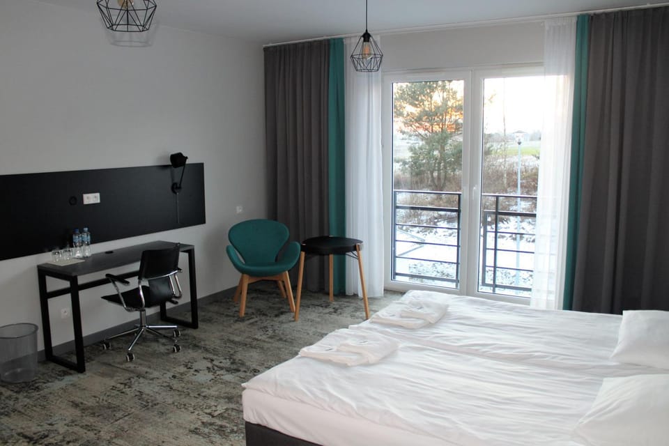 Photo of the whole room, Seating area, Bedroom
