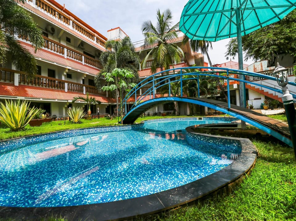 Property building, Garden, Swimming pool