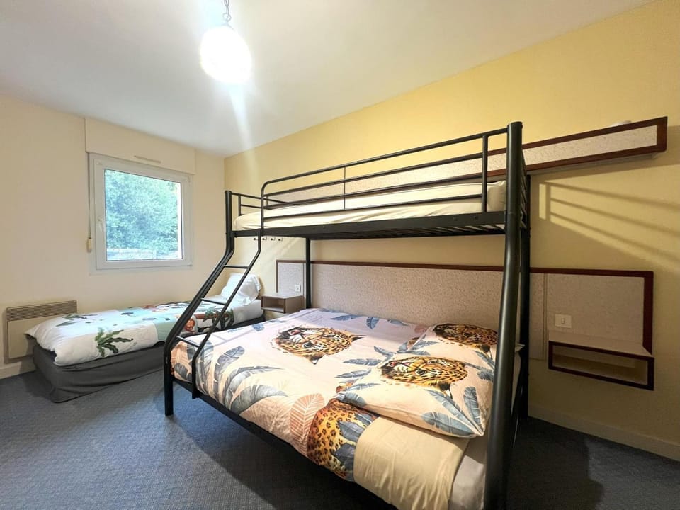 Property building, Living room, Bedroom