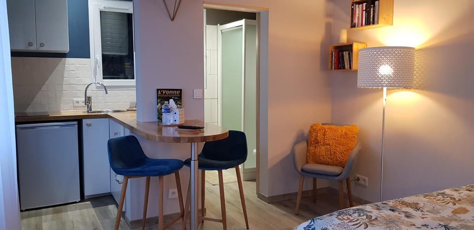 Library, Kitchen or kitchenette, Dining area