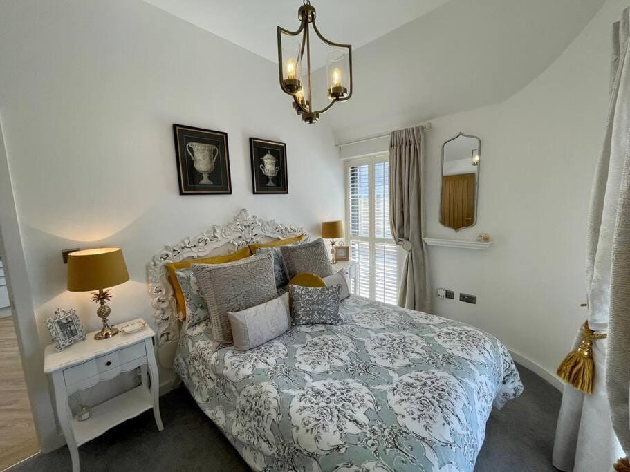 Bed, Photo of the whole room, Bedroom, wardrobe