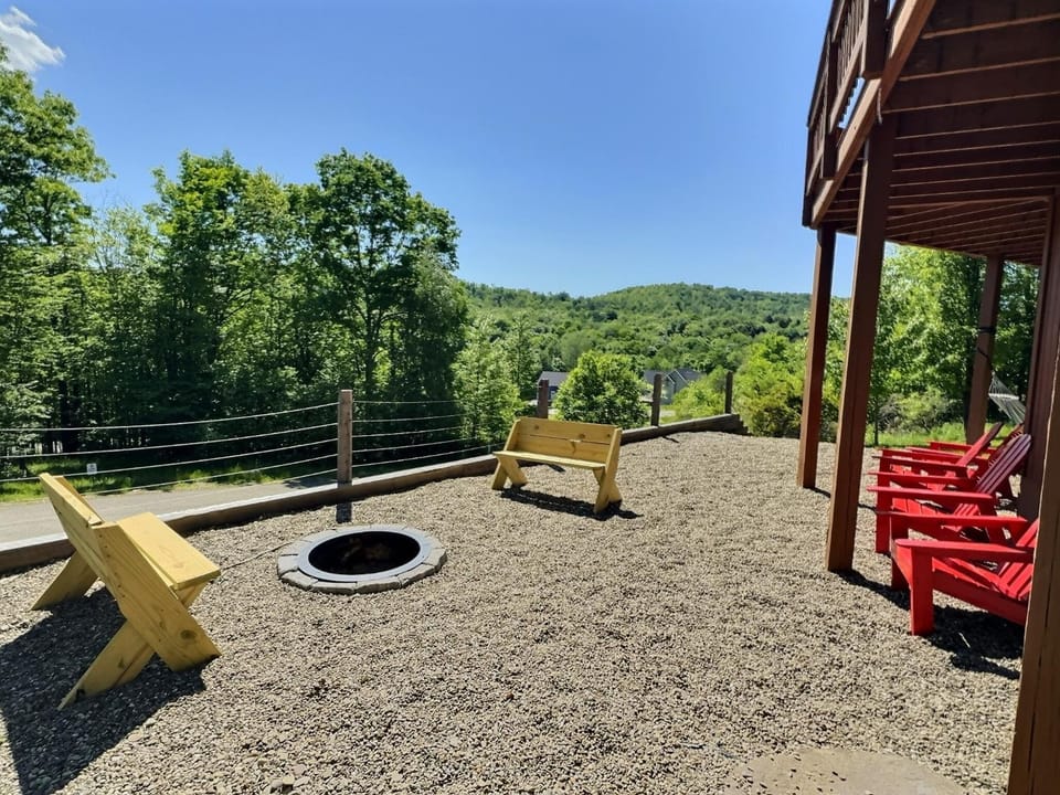 The Ridge Chalet in Ellicottville Hot Tub & Sauna Chalet in Cattaraugus