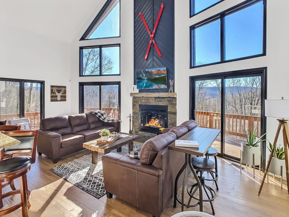 The Ridge Chalet in Ellicottville Hot Tub & Sauna Chalet in Cattaraugus