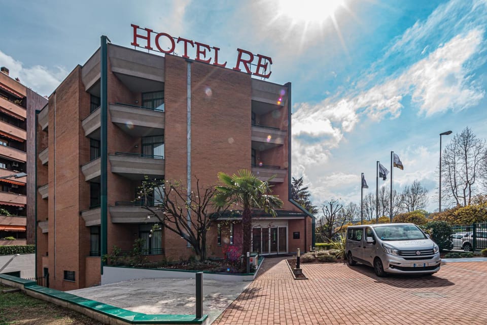 Property building, Facade/entrance, Property logo or sign