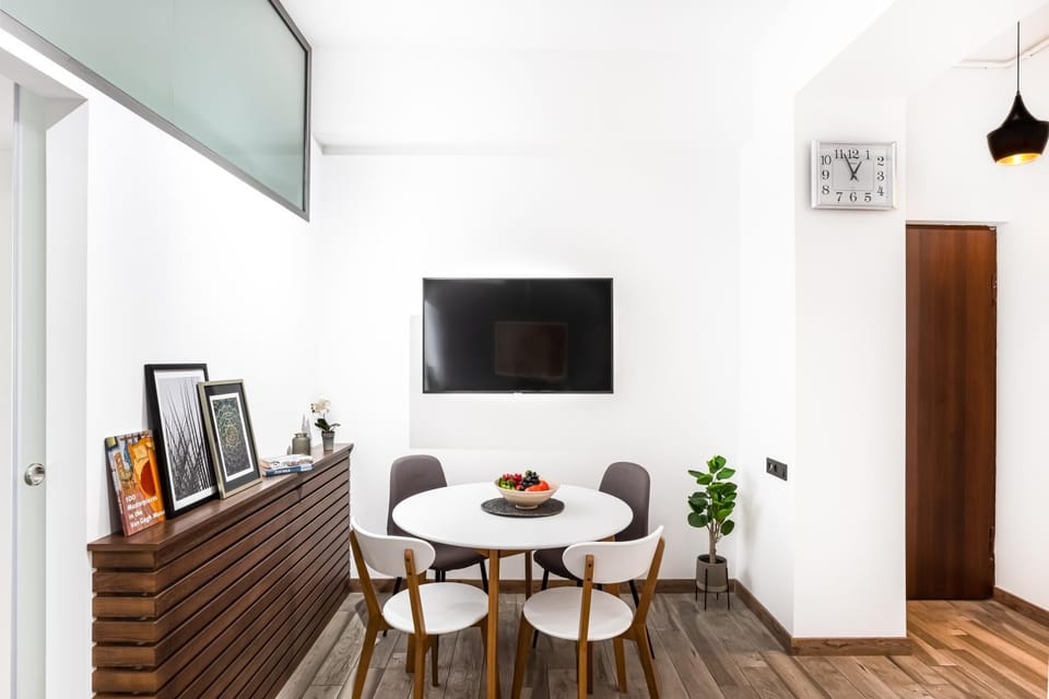 Living room, Seating area, Dining area