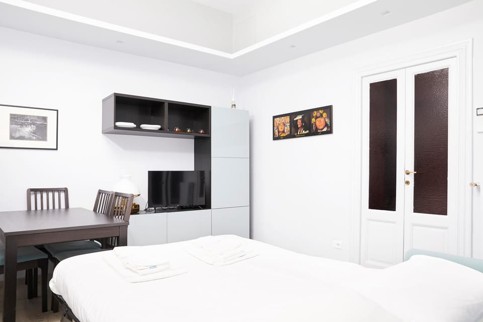 Bed, Photo of the whole room