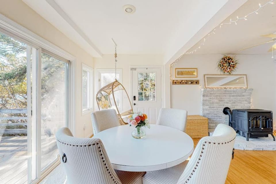 Heavenly Lakefront House in Kingston