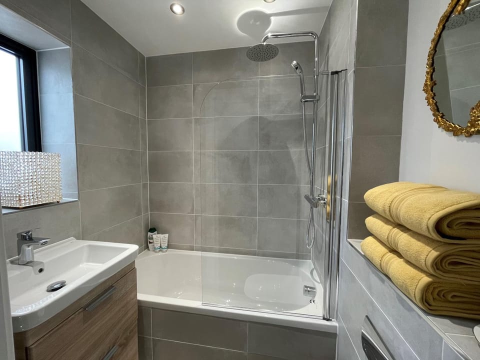 Shower, Bathroom, Bath, towels
