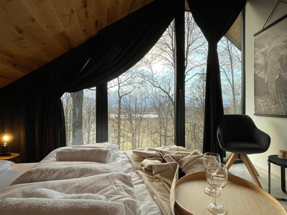 Bed, View (from property/room), View (from property/room), Photo of the whole room, Bedroom, Garden view, Garden view, Lake view, Lake view, Mountain view, Mountain view