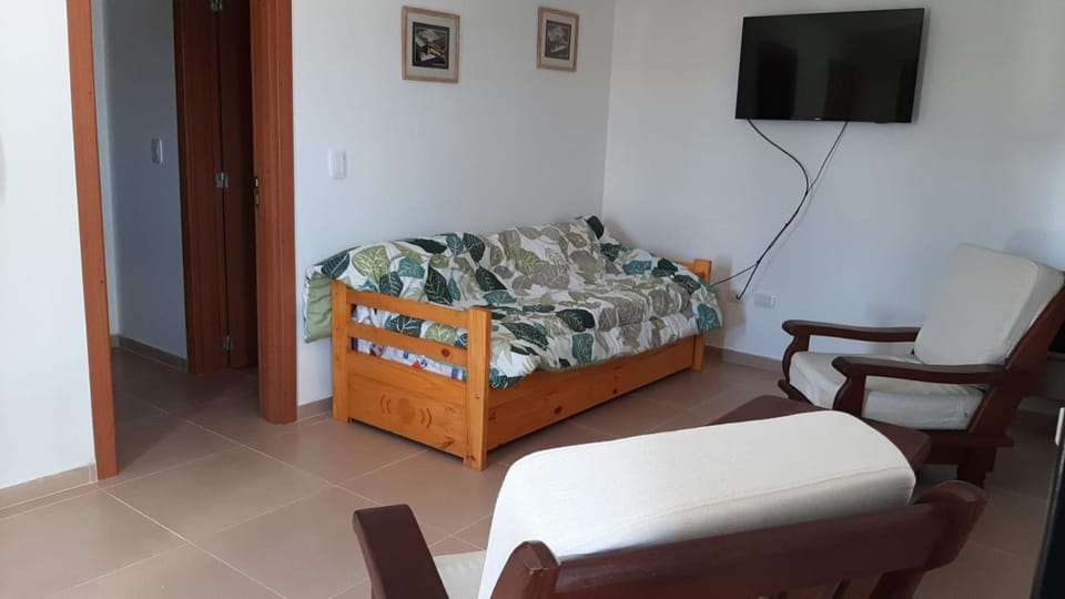 Bed, TV and multimedia, Living room