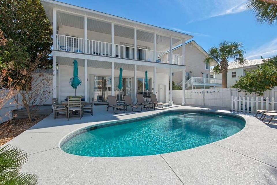 Property building, Swimming pool, Swimming pool