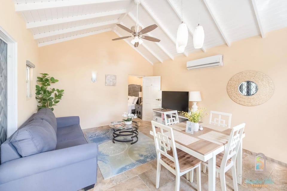 TV and multimedia, Living room, Dining area, fireplace