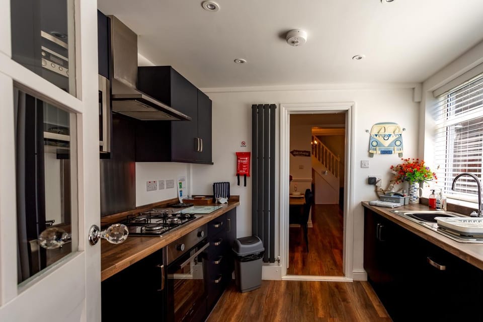 Kitchen or kitchenette, dishwasher, oven, pet friendly, stove