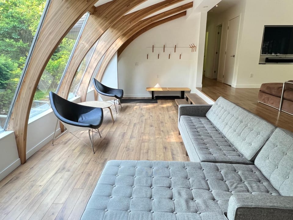 Communal lounge/ TV room, TV and multimedia, Living room, Seating area, Evening entertainment