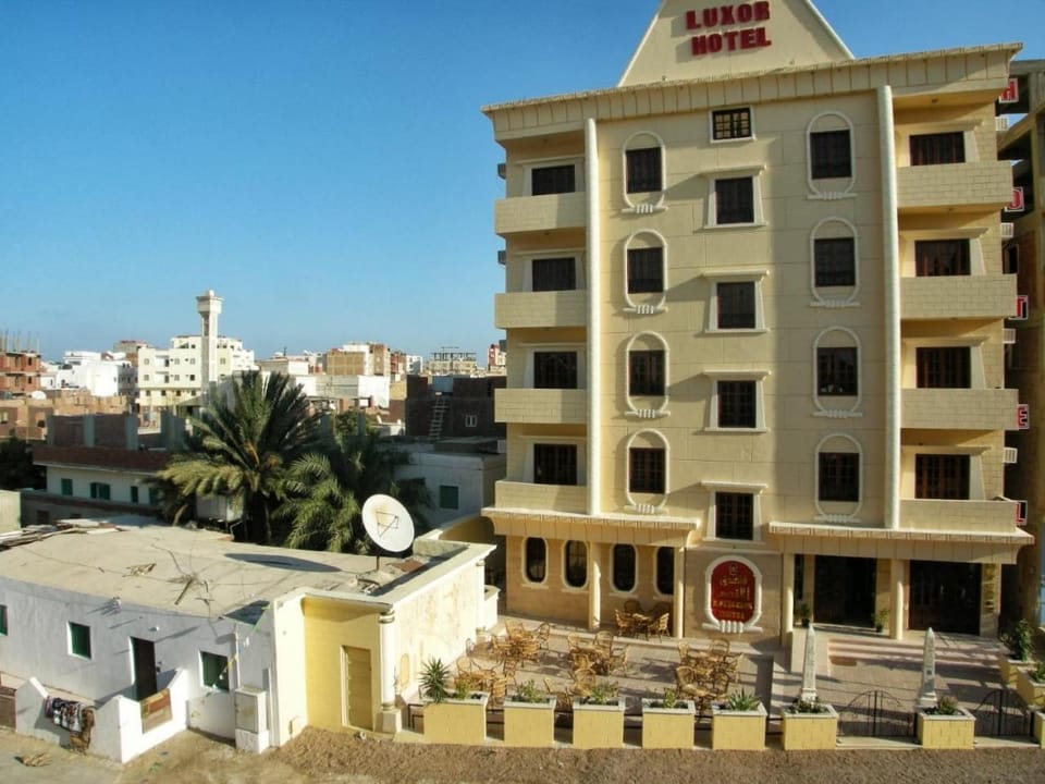 Property building, Neighbourhood, City view, Street view