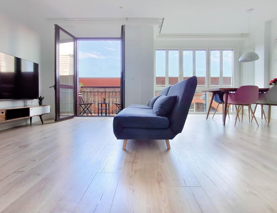 TV and multimedia, Balcony/Terrace, Living room, Seating area, Dining area, City view, furniture, heating, soundproof, air conditioner