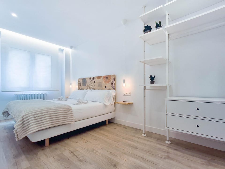 Bed, TV and multimedia, Bedroom, heating, internet, soundproof, towels, wardrobe, air conditioner