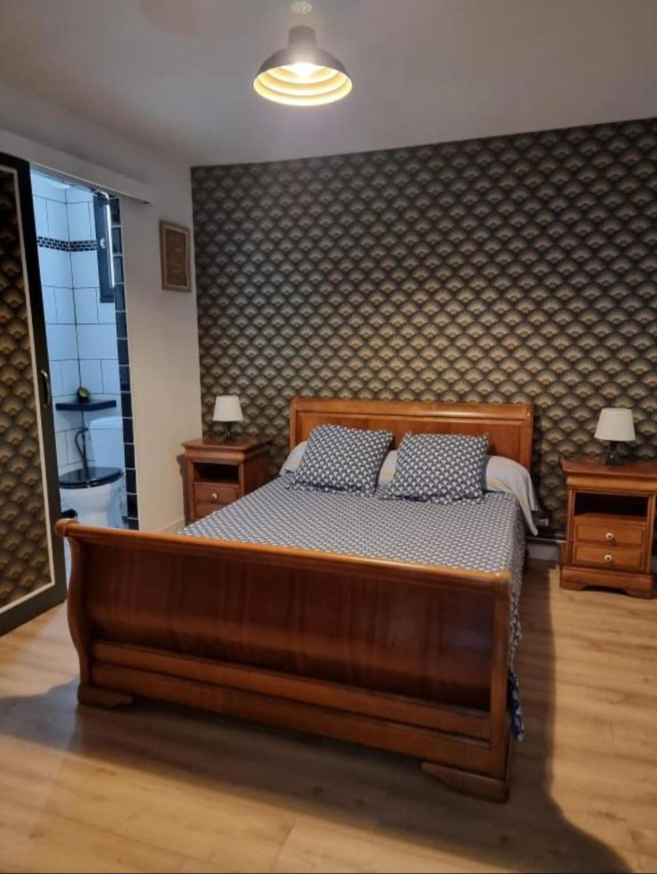 Bed, Photo of the whole room, Bedroom