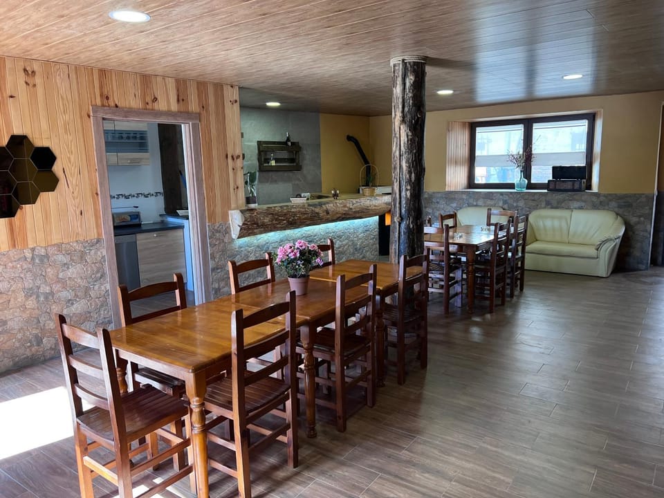 Lounge or bar, Seasons