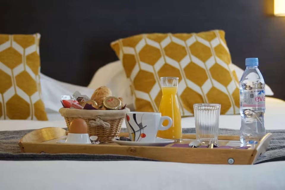 Photo of the whole room, Bedroom, Breakfast