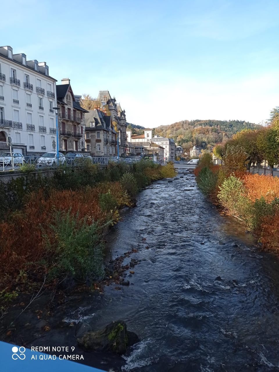 Agréable T2 avec petite cour privative - 3 nuits minimum House in Auvergne-Rhône-Alpes