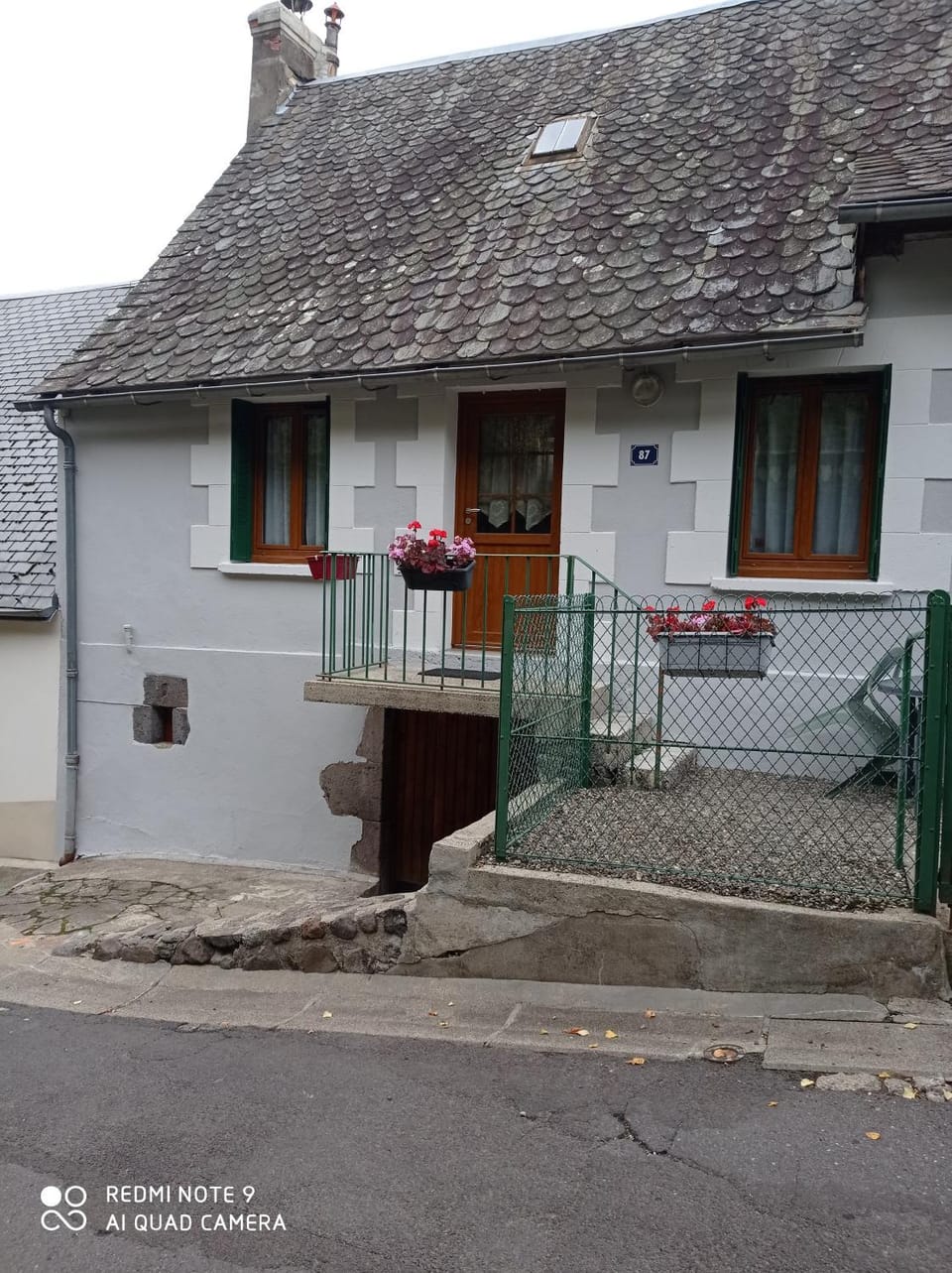 Agréable T2 avec petite cour privative - 3 nuits minimum House in Auvergne-Rhône-Alpes
