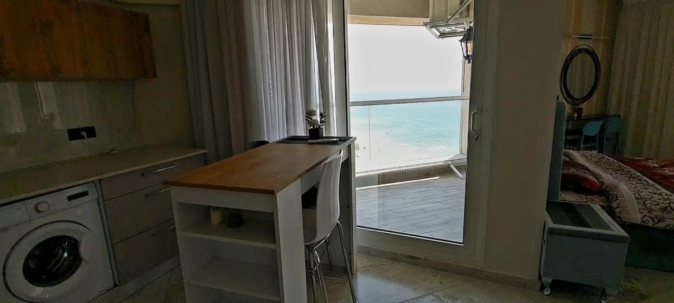 Kitchen or kitchenette, Sea view