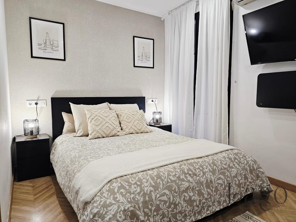 Bed, TV and multimedia, heating, air conditioner