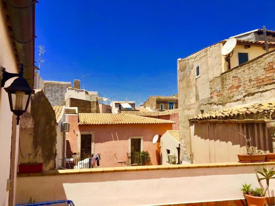 La casa con il terrazzo,via arizzi Ortigia House in Syracuse