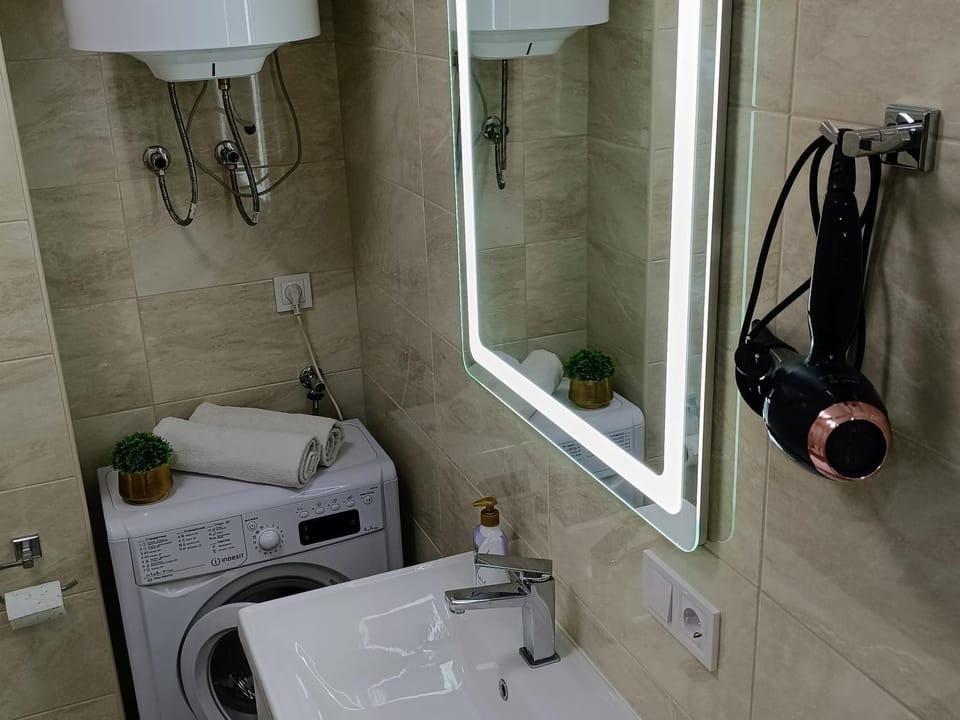 Shower, Toilet, Bathroom, Bath, heating, towels