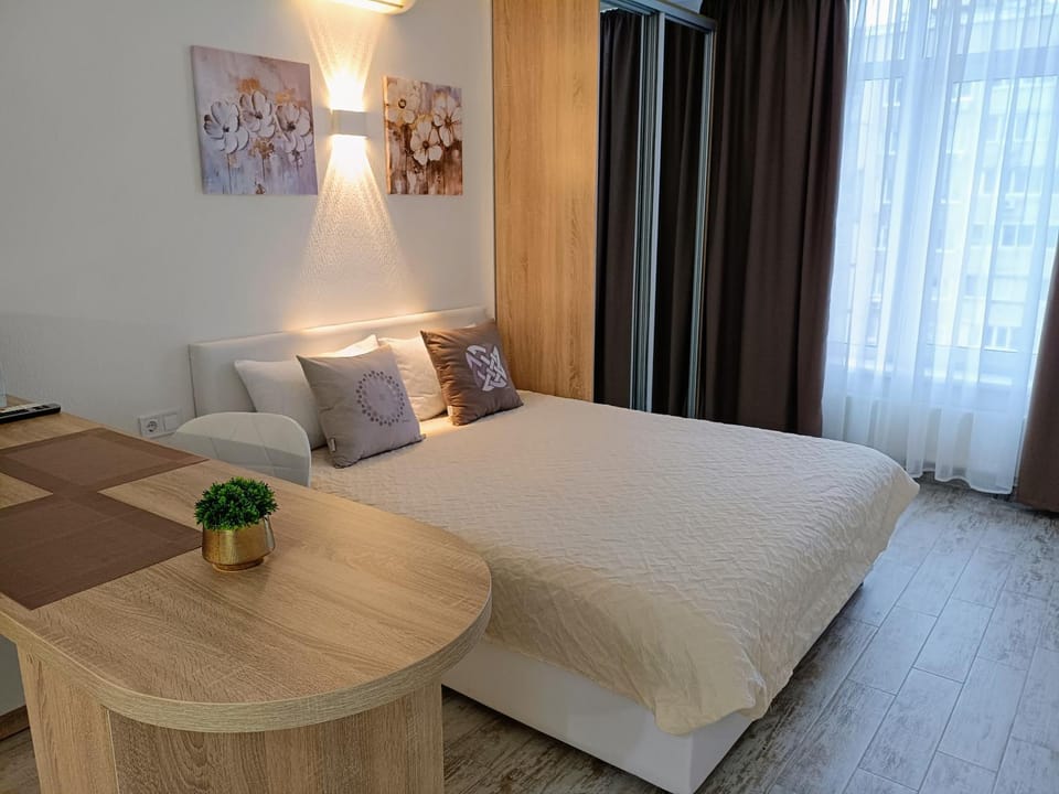 Bed, Living room, Photo of the whole room, Seating area, Bedroom