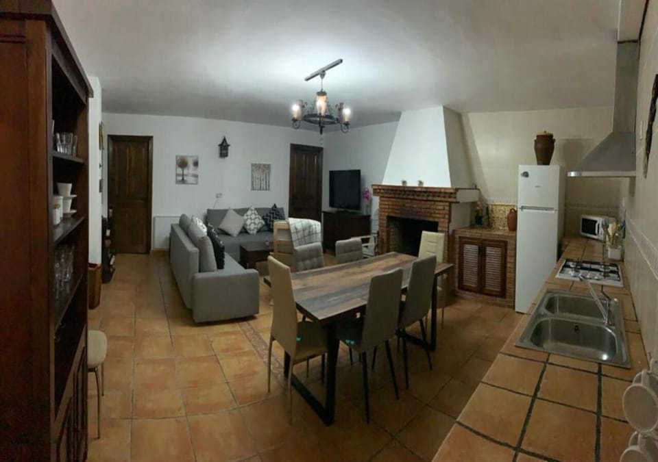 Kitchen or kitchenette, Living room, Seating area, Dining area, kitchen