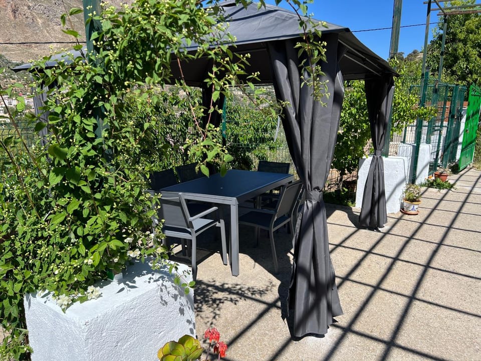 Patio, Day, Balcony/Terrace, Dining area