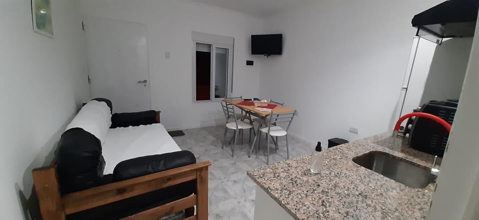 TV and multimedia, Kitchen or kitchenette, Living room, Seating area, internet