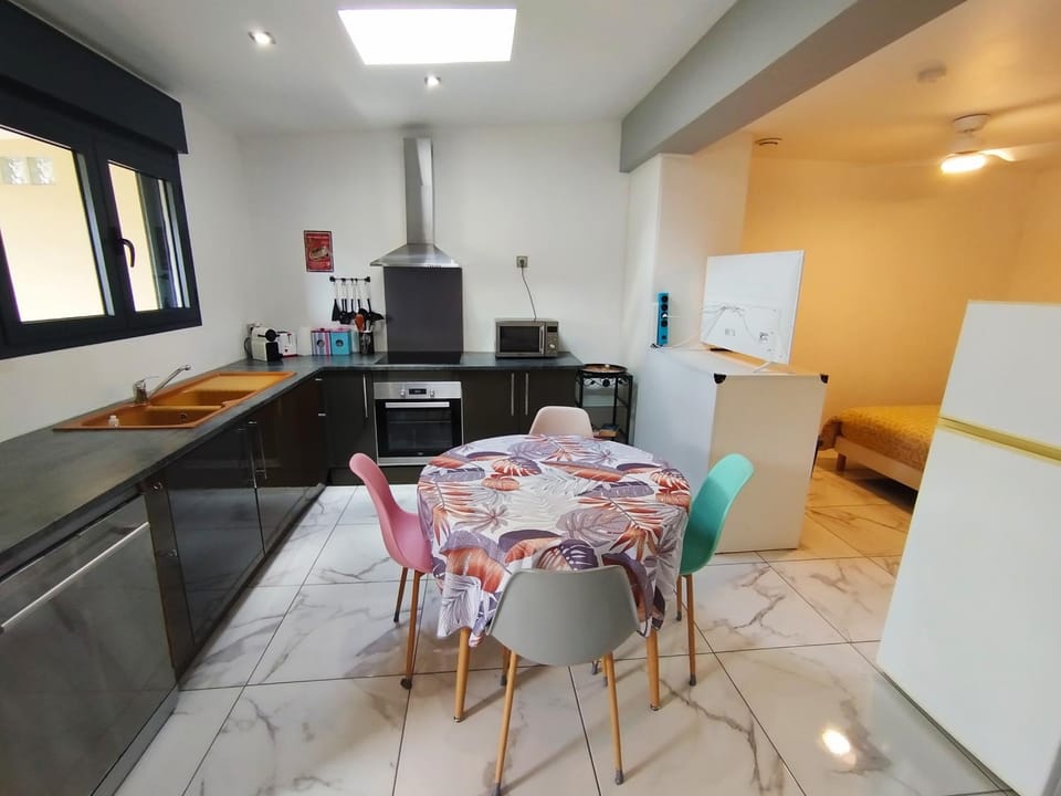 dishwasher, oven, kitchen