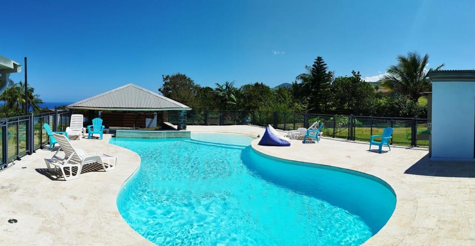Sea view, Swimming pool, sunbed