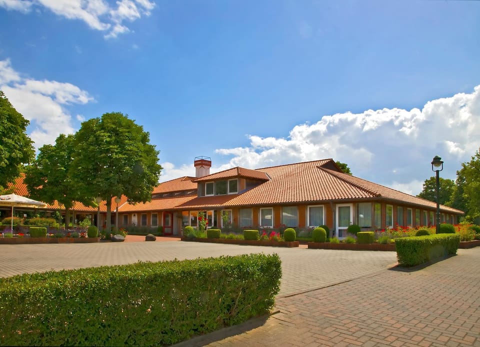 Property building, Facade/entrance, Garden