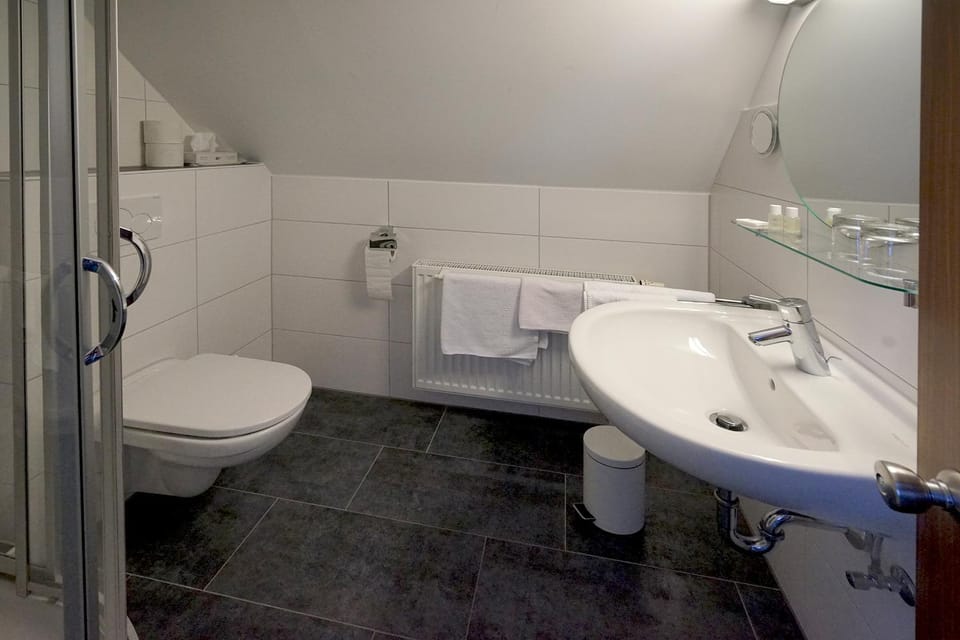 Bathroom, Decorative detail