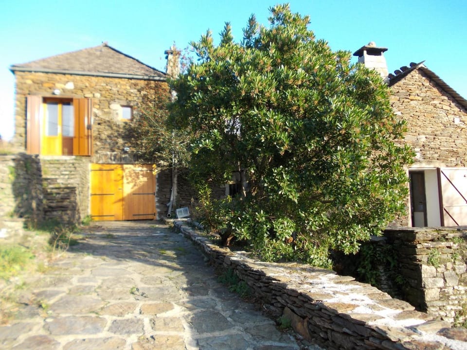 MAISON DE CHARME EN ARDECHE DU SUD AVEC PISCINE House in Auvergne-Rhône-Alpes