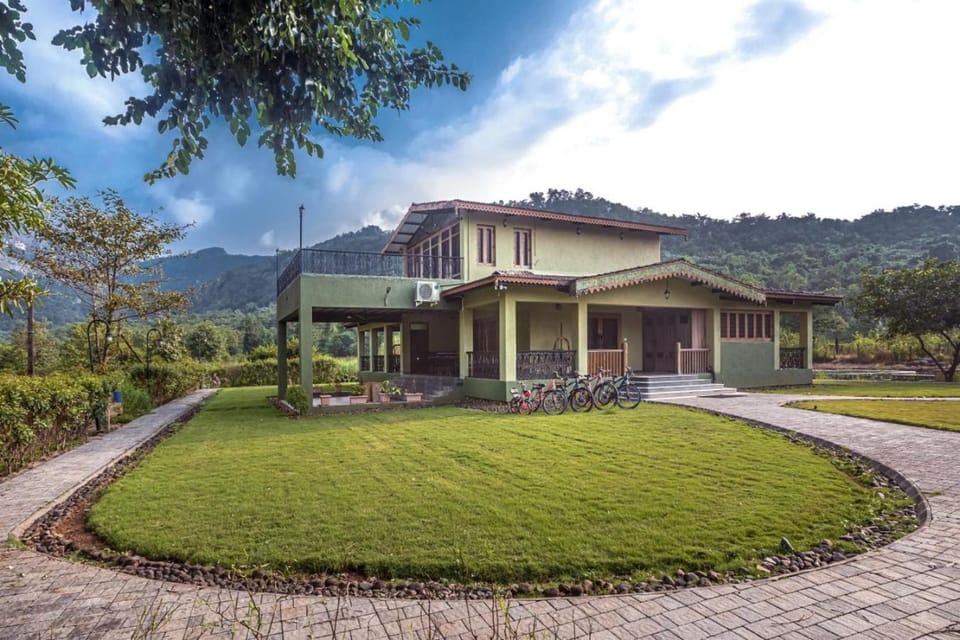 Property building, Natural landscape, Garden, Garden view, Mountain view