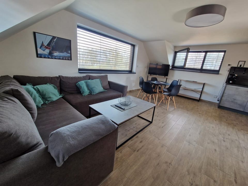 Communal lounge/ TV room, Living room, Seating area