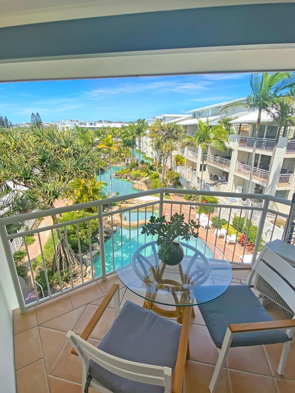 Top Floor , Ocean and Resort Pool Views at Alex Beach Resort for 2 !!! Apartment in Sunshine Coast