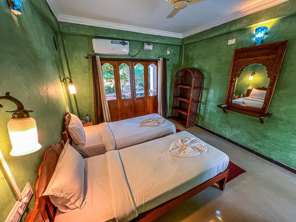Bed, Photo of the whole room, Bedroom, air conditioner