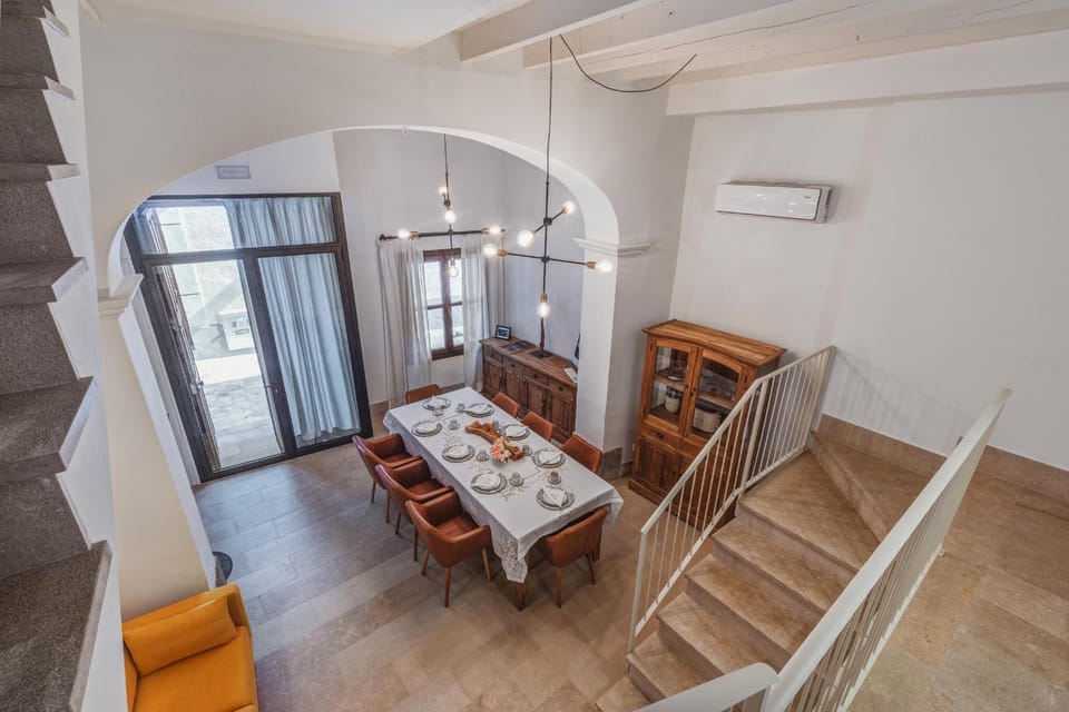 Seating area, Dining area